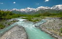 雪解けの流れと北アルプス