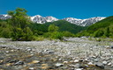 松川の河原から望む白馬連峰