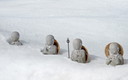 雪の中のお地蔵様